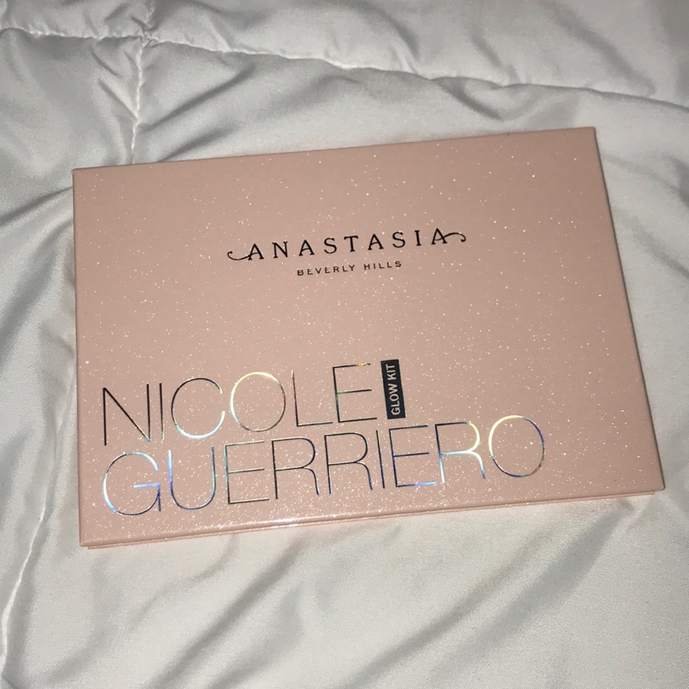 ABH NICOLE GUERRIERO GLOW KIT